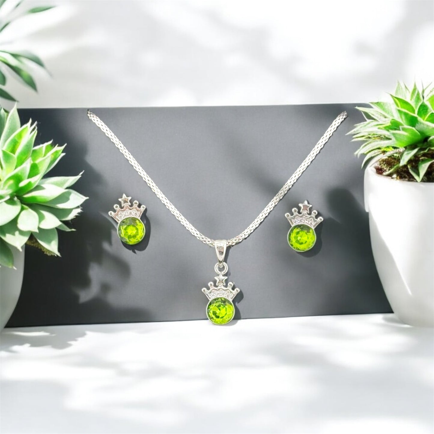 Green Queen Aurora Pendant Set